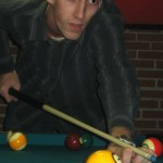 YouGend spielt Billard